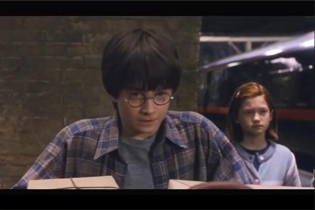 VIDEO VIRAL Fan de Harry Potter intenta atravesar una pared y… la burla