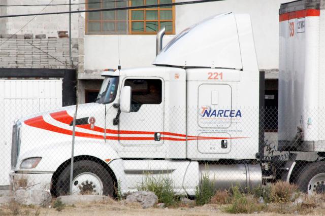 Hombres armados roban camión y lo abandonan vacío en Tecamachalco