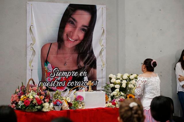Homenajean a Ingrid Aremis, alumna asesinada de la BUAP