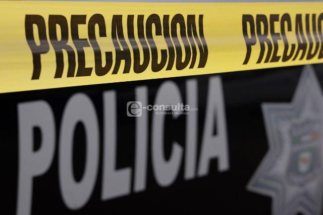 Huachigasero trata de huir, cae de camioneta y muere en Puebla