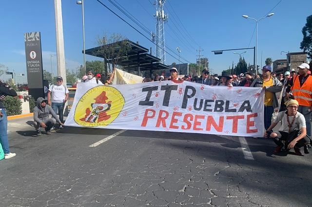 Ahora alumnos y rector del ITP marchan por seguridad en Puebla