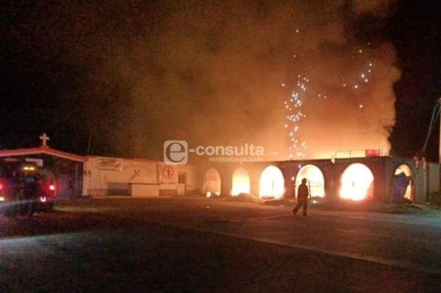 Se incendia bodega en obra negra en Chignahuapan