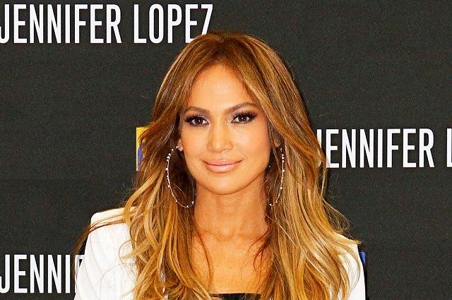 Vandalizan estrella de Jennifer Lopez en Hollywood