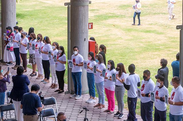 Exigen justicia en Ibero Puebla en homenaje a los 43 normalistas