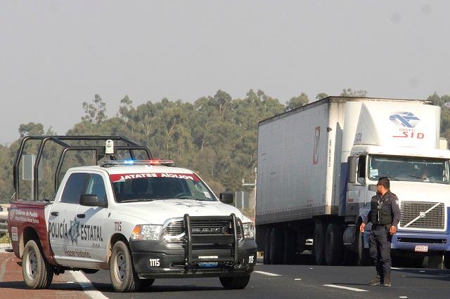 Autopista México-Puebla: mujer muere prensada en choque de tráiler