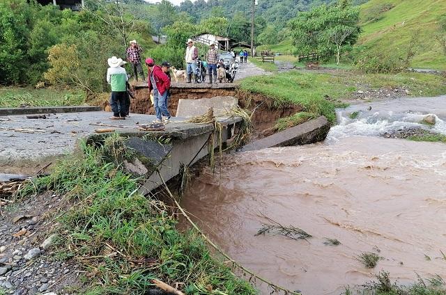 Lluvias dejan daños en 80 viviendas y tres puentes en Tlapacoya