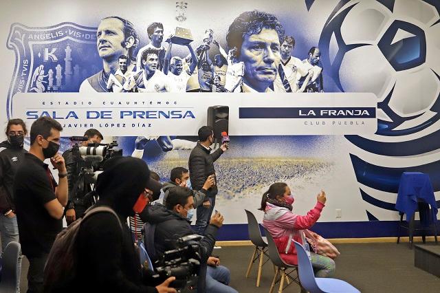 Club Puebla inmortaliza a López Díaz con placa en su honor
