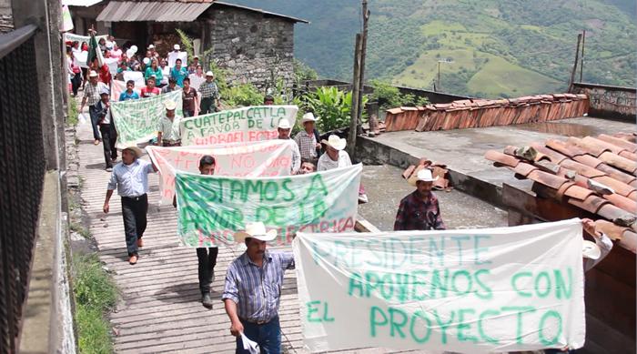 Marchan a favor de proyecto hidroeléctrico en Tepatlán