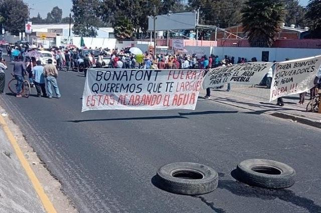 En San Pedro Cholula y Juan C. Bonilla exigen cierre de Bonafont
