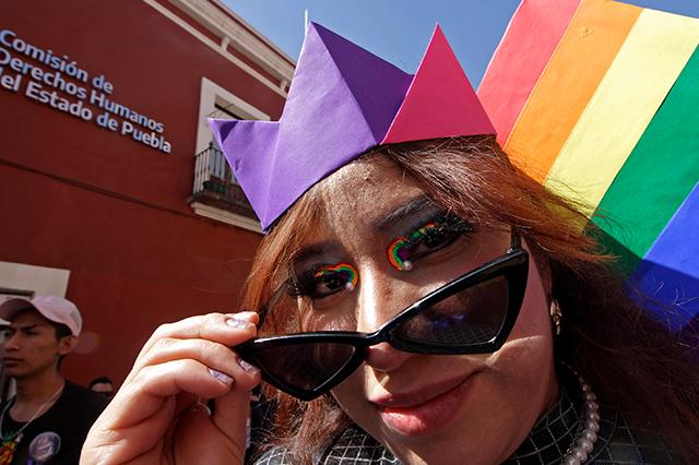 Marcha comunidad LGBT Puebla; exige a Congreso leyes de la diversidad