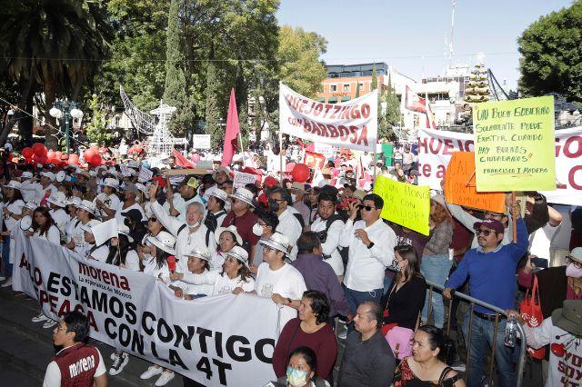 Marcha de Barbosa en apoyo a AMLO y 4T reúne a 100 mil personas en Puebla 