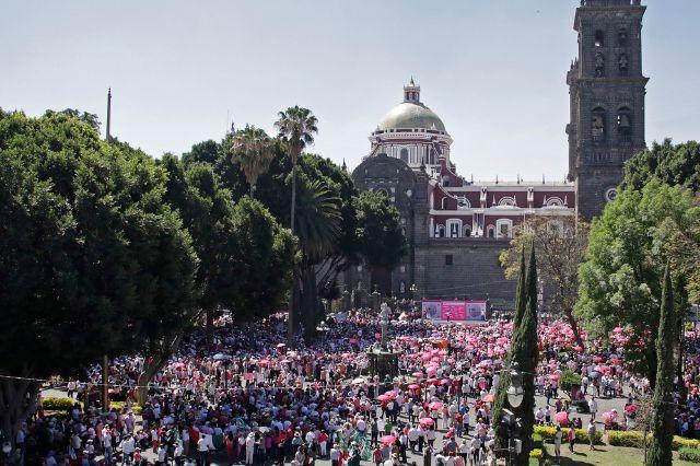 Marcha en defensa del INE en Puebla reúne a más de 3 mil personas