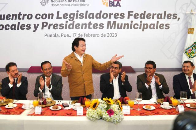 Mario Delgado sienta a primos Mier y a Céspedes, pide unidad a Morena Puebla