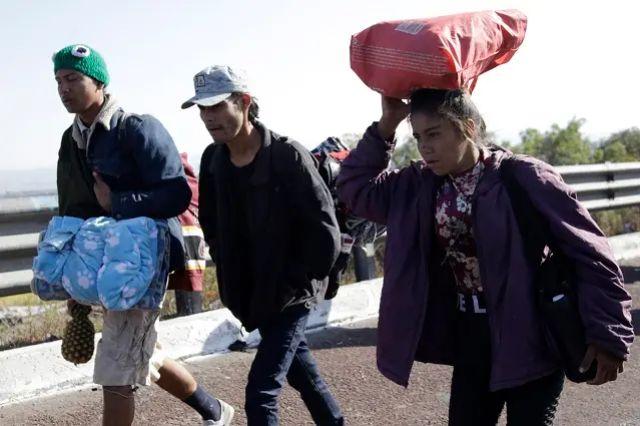 Más de 2 mil cuerpos de migrantes, en fosas de la frontera