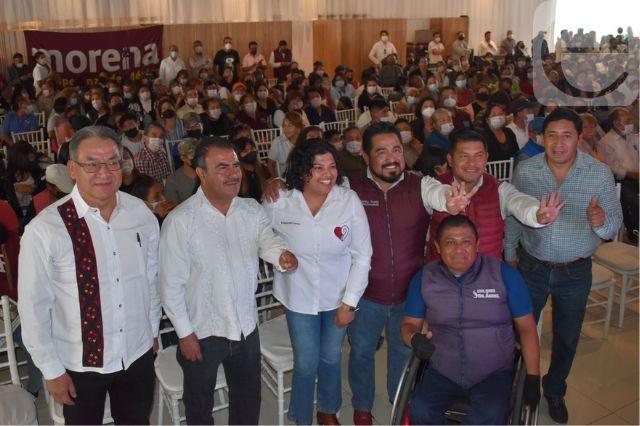 Melitón reaparece con Karina Pérez; encabezan Asamblea #EsClaudia en Cholula