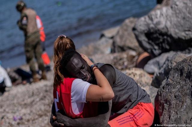 Mueren 44 migrantes en naufragio en costas de Marruecos
