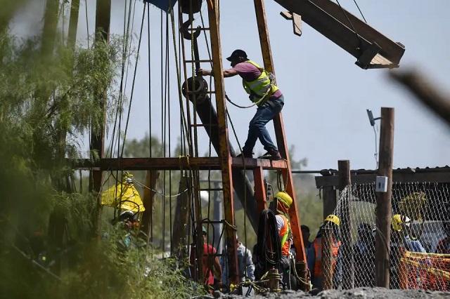 Mineros Coahuila: agua sigue aumentando y dificulta rescate