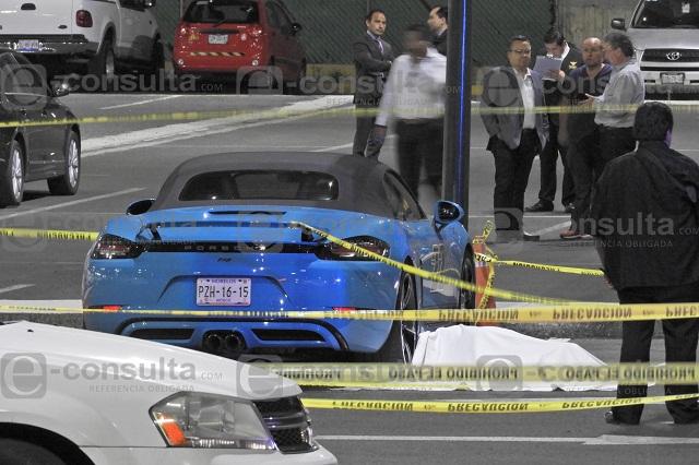 Muere al querer asaltar al dueño de un Porsche en el Hospital Puebla
