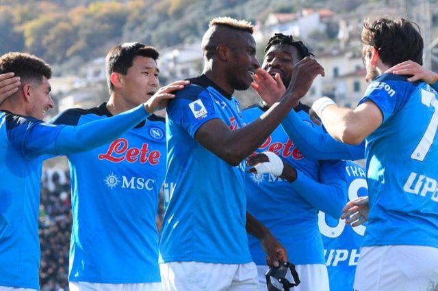 Napoli sigue firme en Serie A