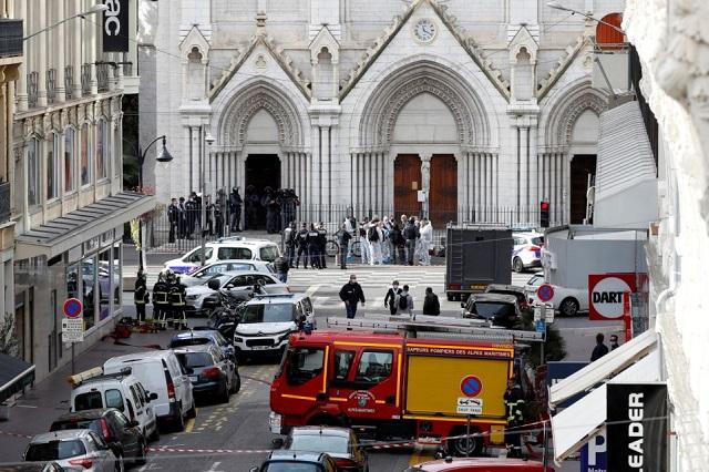 Asesinan a tres en iglesia de Francia; ataque islamista: Macron