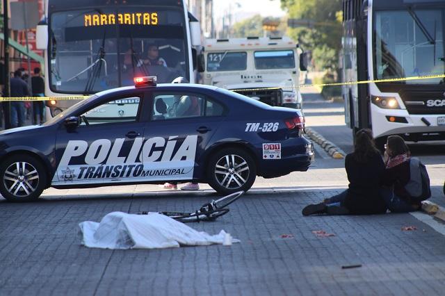 Ruta 13 atropella y mata a director de Movilidad municipal de Puebla