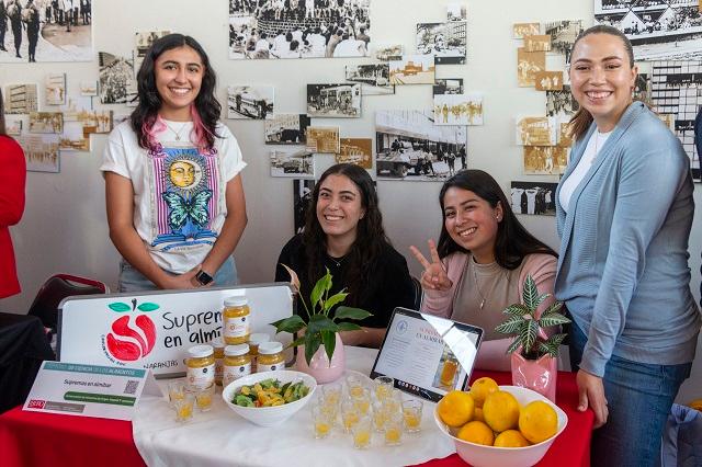 Nutriólogas de IBERO Puebla presentan productos saludables y sustentables