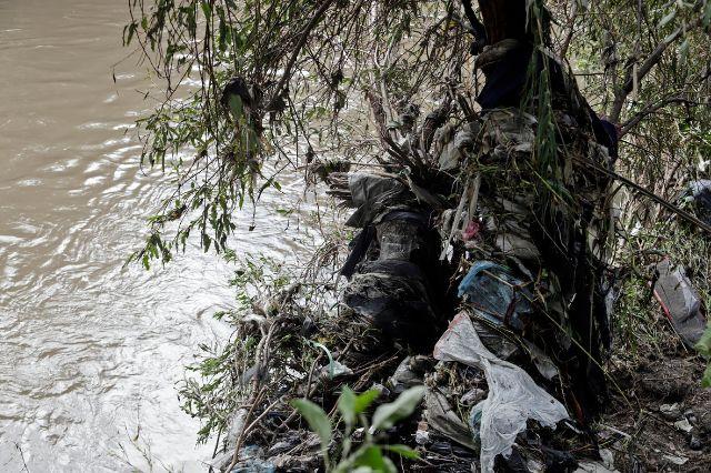 Siguen daños al río Atoyac por desidia de edil de Ocoyucan, acusan