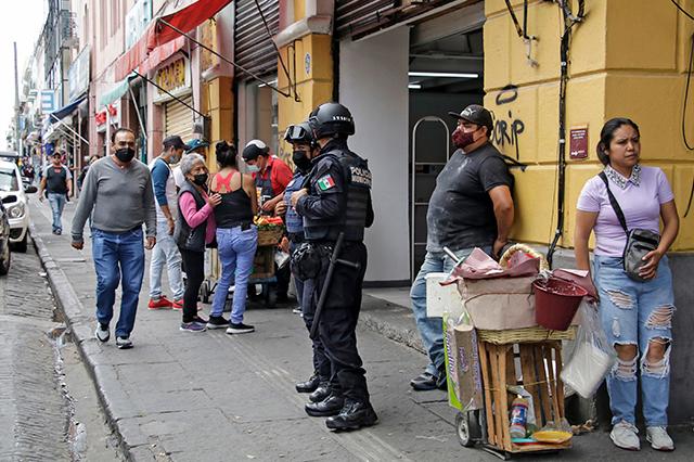Vuelven ambulantes a centro de Puebla en reclamo de espacios
