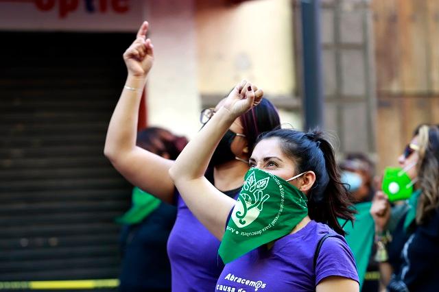 Organizaciones ganan amparo contra regulación del aborto en Puebla