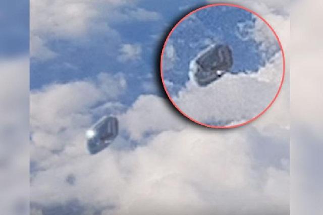 Graban un presunto ovni volando debajo de un avión en España