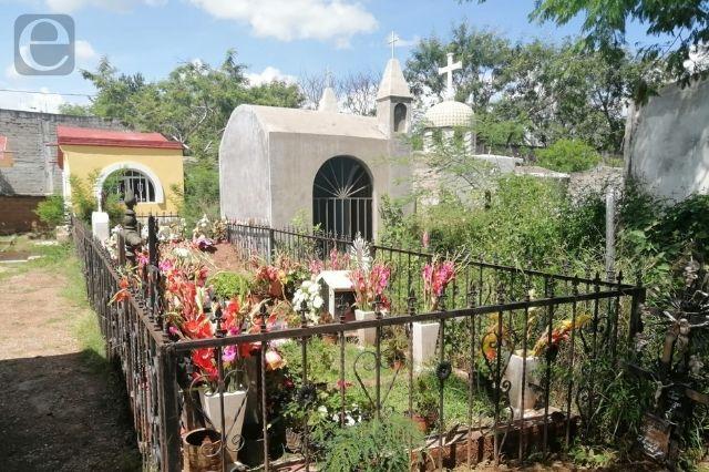Panteones de Acatlán estarán abiertos el Día de Muertos