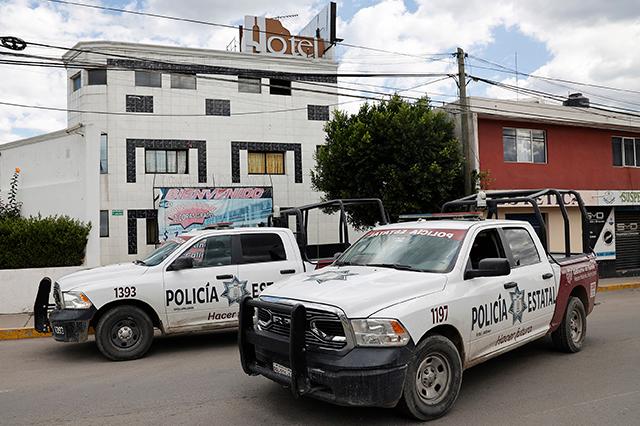 Patrulla estatal se pasa el alto y provoca choque en Puebla
