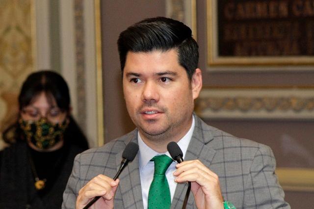 Piden renuncia de Natale Uranga por verificación vehicular en Puebla