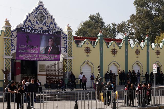 Poca afluencia de gente en funeral de Barbosa en Puebla