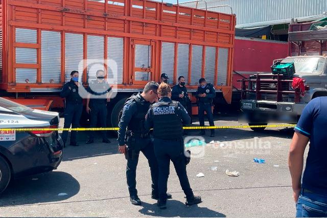 Chalán muere arrollado por torton en Central de Abasto Puebla