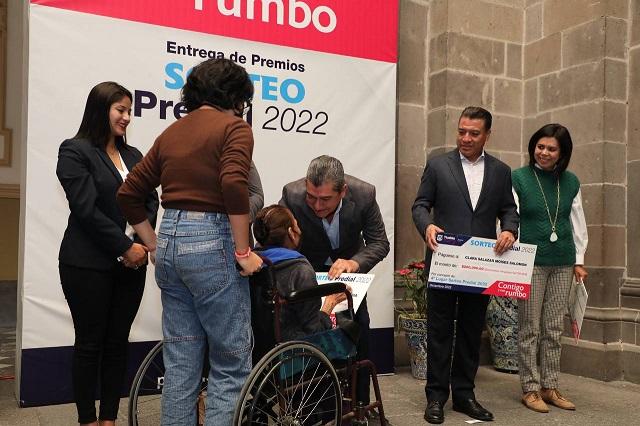 Entregan premios del Sorteo Predial 2022 en Puebla capital