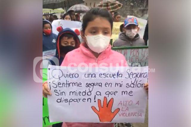 Protestan niños contra edil de Zapotitlán de Méndez (video)