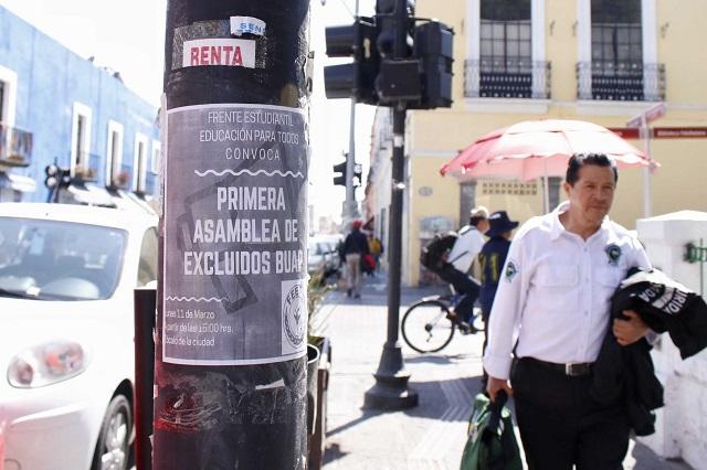 Multarán a los que pongan anuncios en postes de Puebla