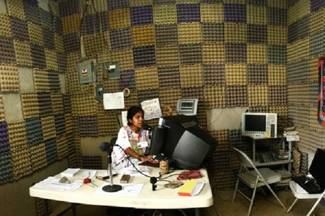 Venden cuadro donado para montar una radio comunitaria en la Mixteca