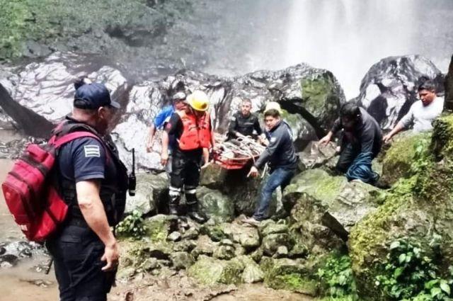 Rapelista pierde la vida en cascada de Puxtla, cayó de 70 metros