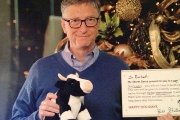 Bill Gates regaló un peluche a su amiga secreta, que pidió un iPad
