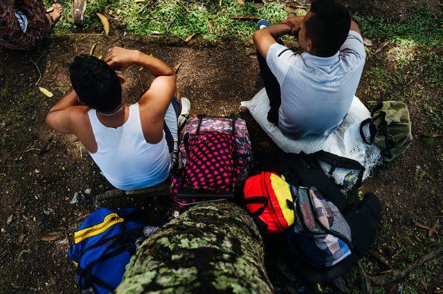 Descubren tráiler con 57 niños migrantes en Chihuahua; viajan solos