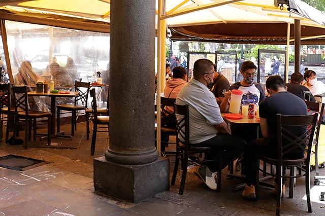 Ya no van a moteles de Puebla el Día del Amor, sino a restaurantes
