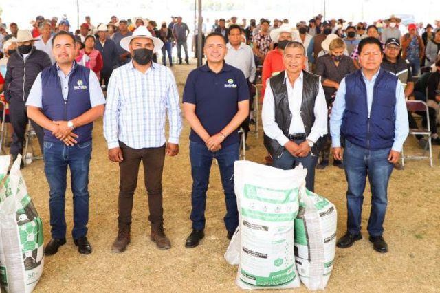 San Andrés Cholula: entregan 30 toneladas de fertilizante en Tehuiloyocan
