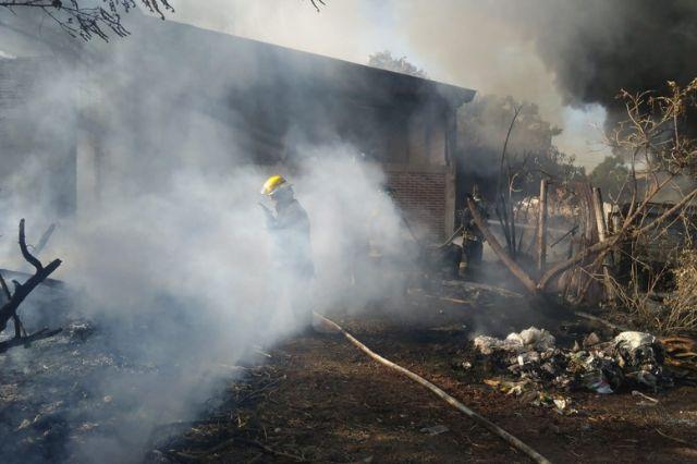 San Jerónimo Caleras: incendio de fábrica de reciclaje alerta a vecinos 