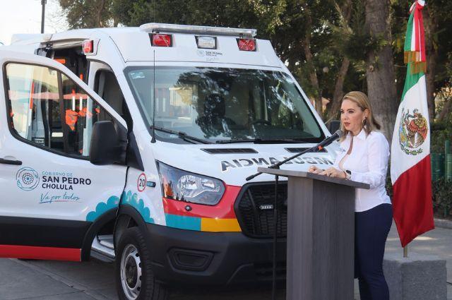 San Pedro Cholula: Paola Angon entrega nueva ambulancia 