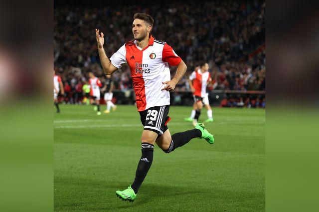 ‘Santi’ Giménez, imparable, anota en goleada histórica del Feyenoord