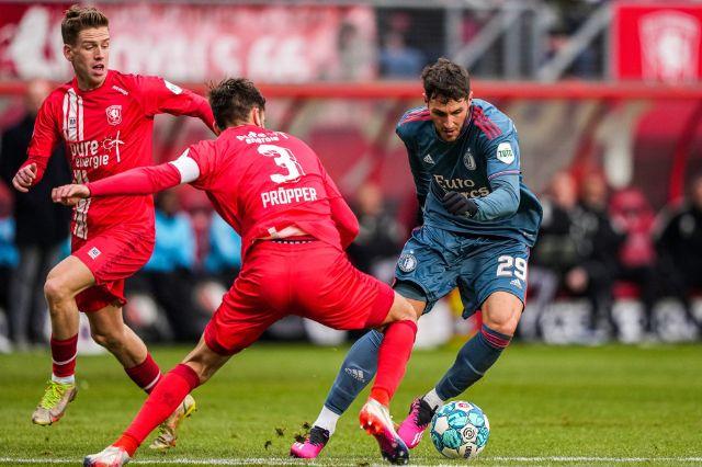Santiago Giménez anota en empate del Feyenoord
