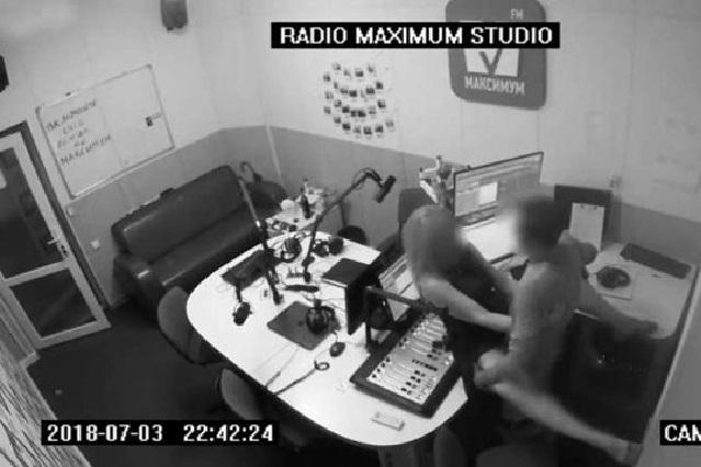 Graban a una pareja teniendo sexo en estudio de radio de Ucrania