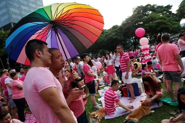Singapur despenaliza relaciones sexuales entre hombres